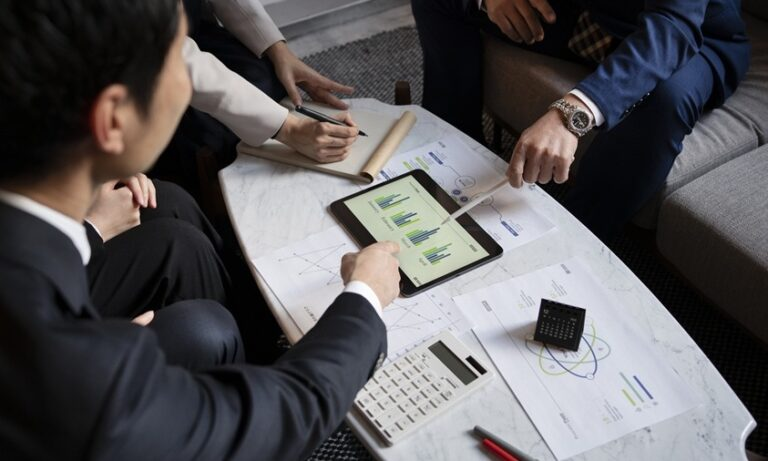 Read more about the article Exploring Career Opportunities in the Financial Sector